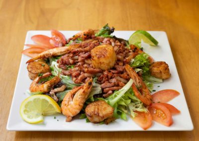 cafe-noir-galerie-plat-salade-terre-mer